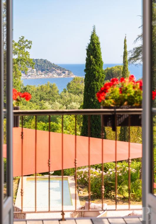 A renovated farmhouse surrounded by extensive grounds leading down to the sea, between Toulon and Hyères on the Var coast - photo  n°24